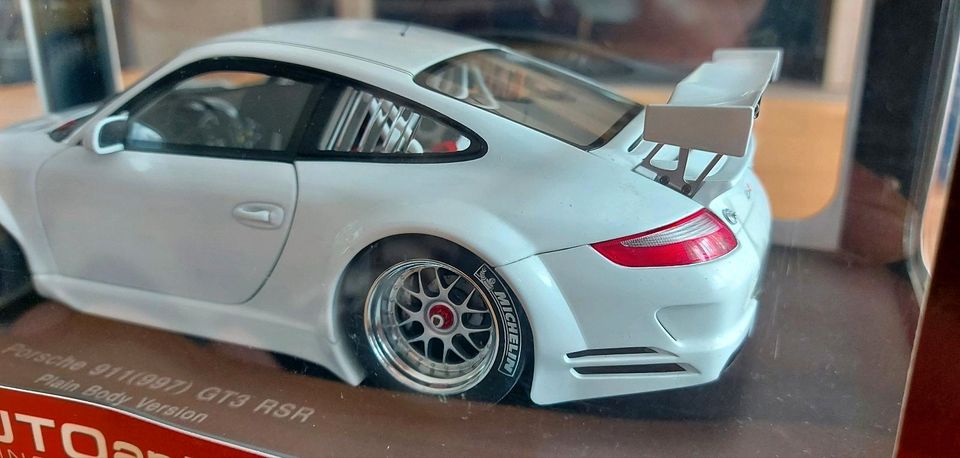 1:18 Porsche 911 977 gts rsr plain body Version ovp autoart in Berlin