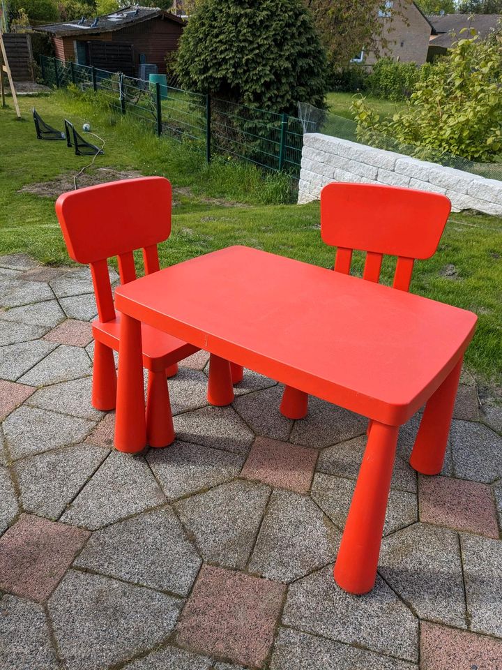 IKEA MAMMUT Kindertisch und 2 Stühle, rot in Osnabrück