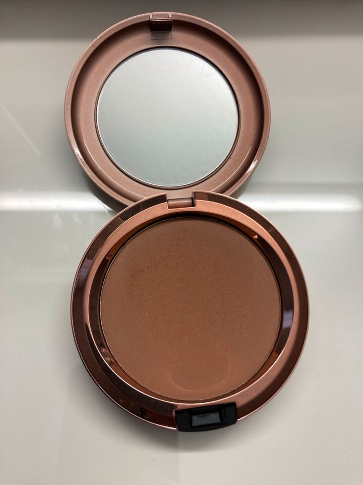 MAC BRONZING POWDER in Beselich