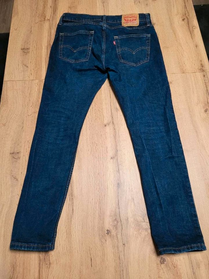 4 Levi's Jeans Hosen W33 L32, Slim Fit in Düsseldorf