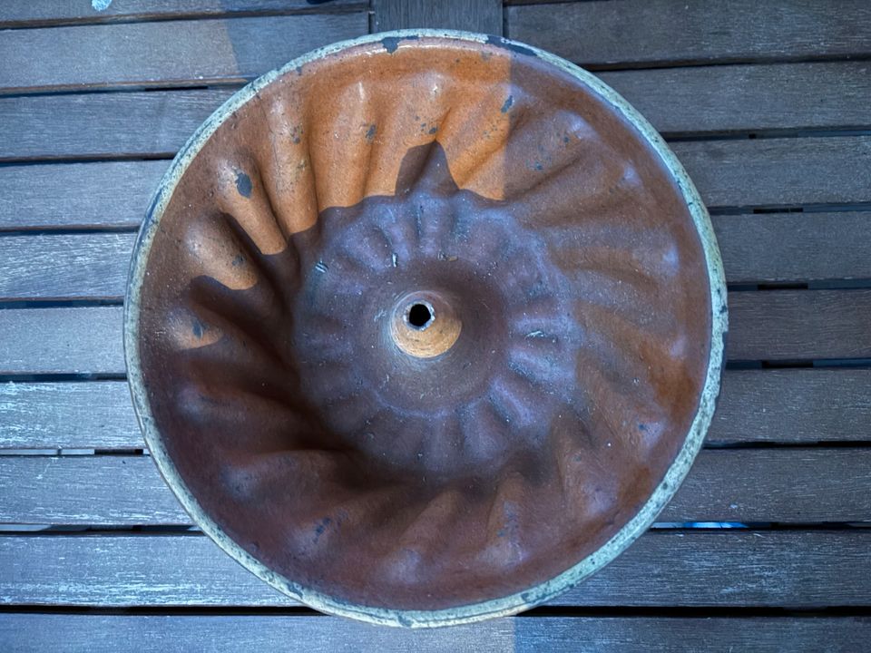 Antike Gugelhupf-Backform aus Keramik in Haßloch