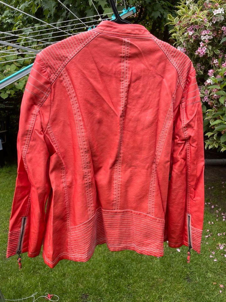 Kunstlederjacke orange/hellrot Gr.48 in Marl