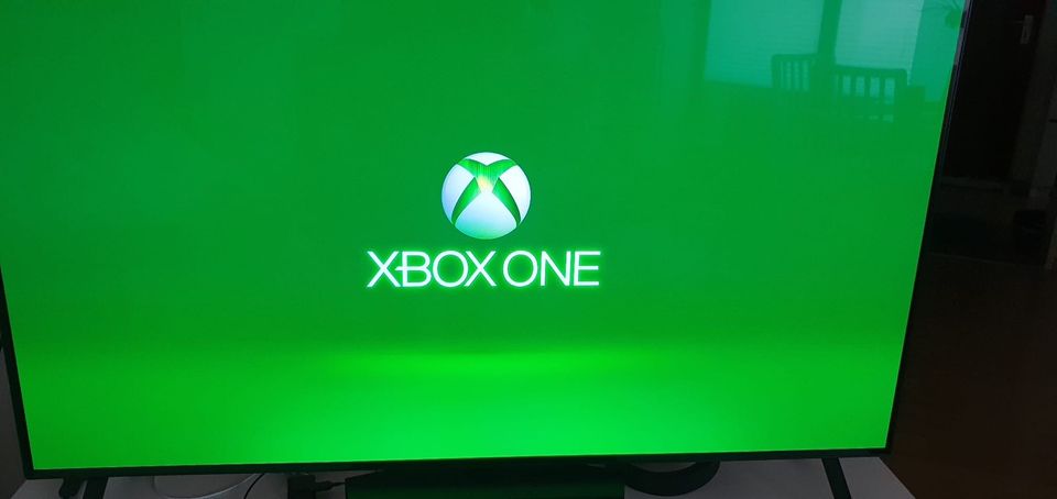 Xbox One Konsole, 1 TB, schwarz + 1 Controller in Köln