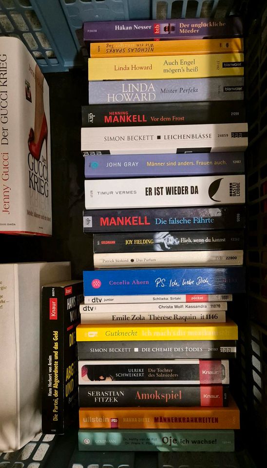 Viele, viele Bücher, diverse Titel und Autoren in Herten