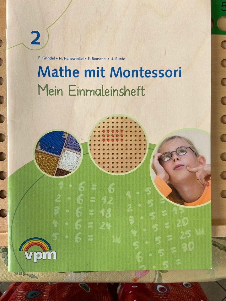 Montessori Malfolgen Division Brett Buch neu in Waren (Müritz)