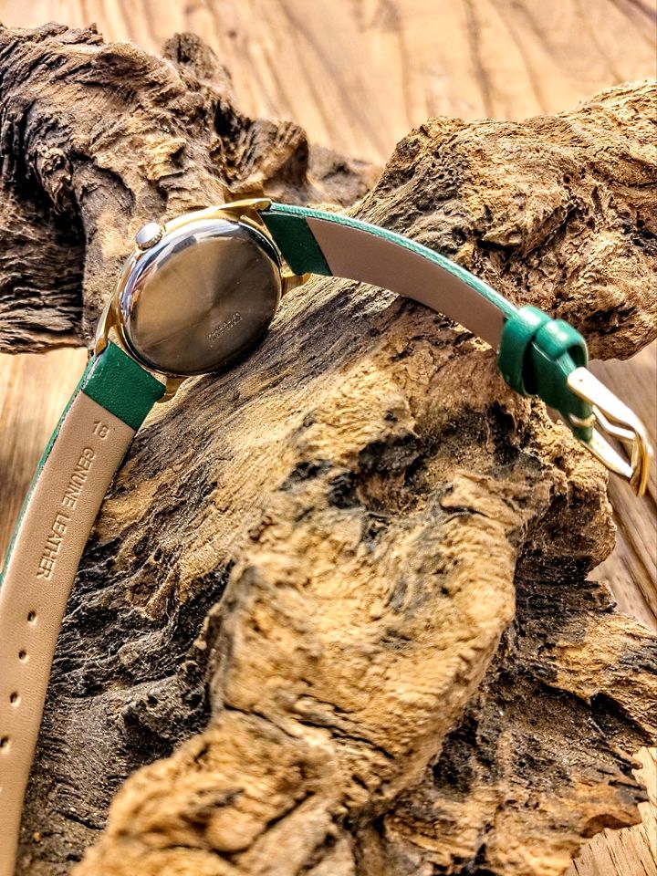 BALTIC 15 Rubis Vintage Armbanduhr Handaufzug Gold in Hadamar