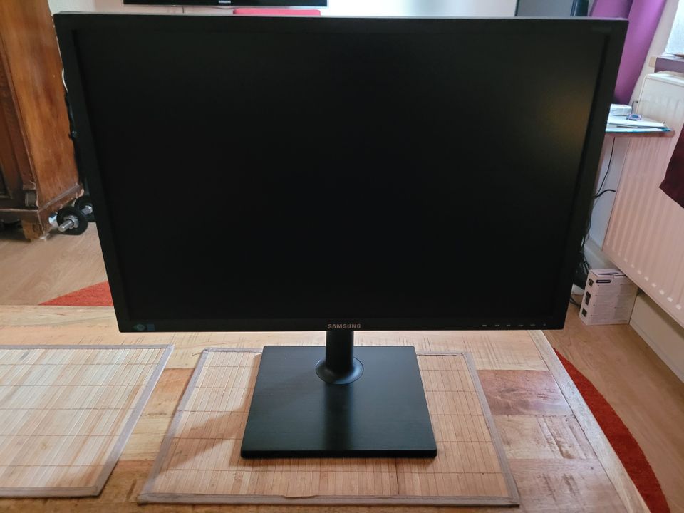 Samsung  Monitor 24 Zoll (60,96 cm) Full HD in Gräfelfing