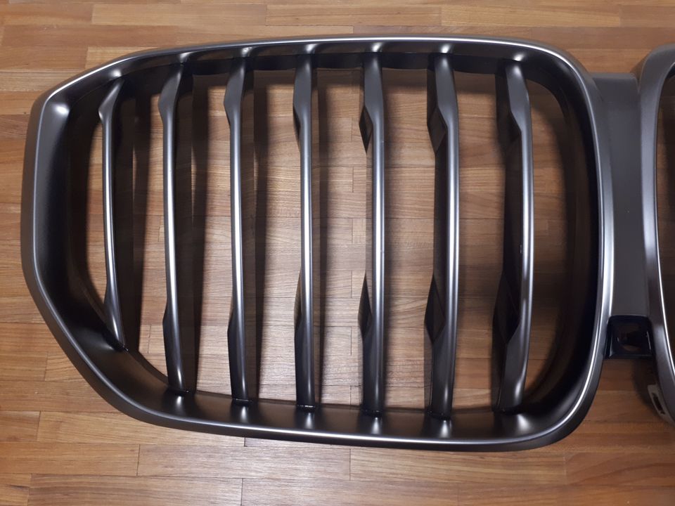 BMW X5 G05 Kühlergrill Frontgrill CERIUM GRAU 2020 in Nürnberg (Mittelfr)