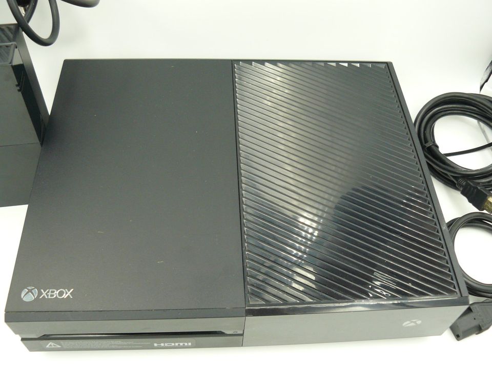 MICROSOFT XBOX ONE | 500GB | 1540 MODELL | INKl. CONTROLLER in Dresden