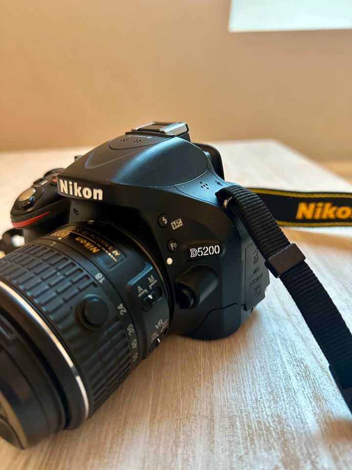 Nikon D5200 + Zubehör in Emlichheim