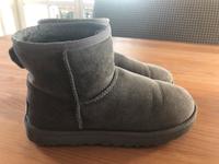 UGG grau, Größe 38 Nordrhein-Westfalen - Morsbach Vorschau