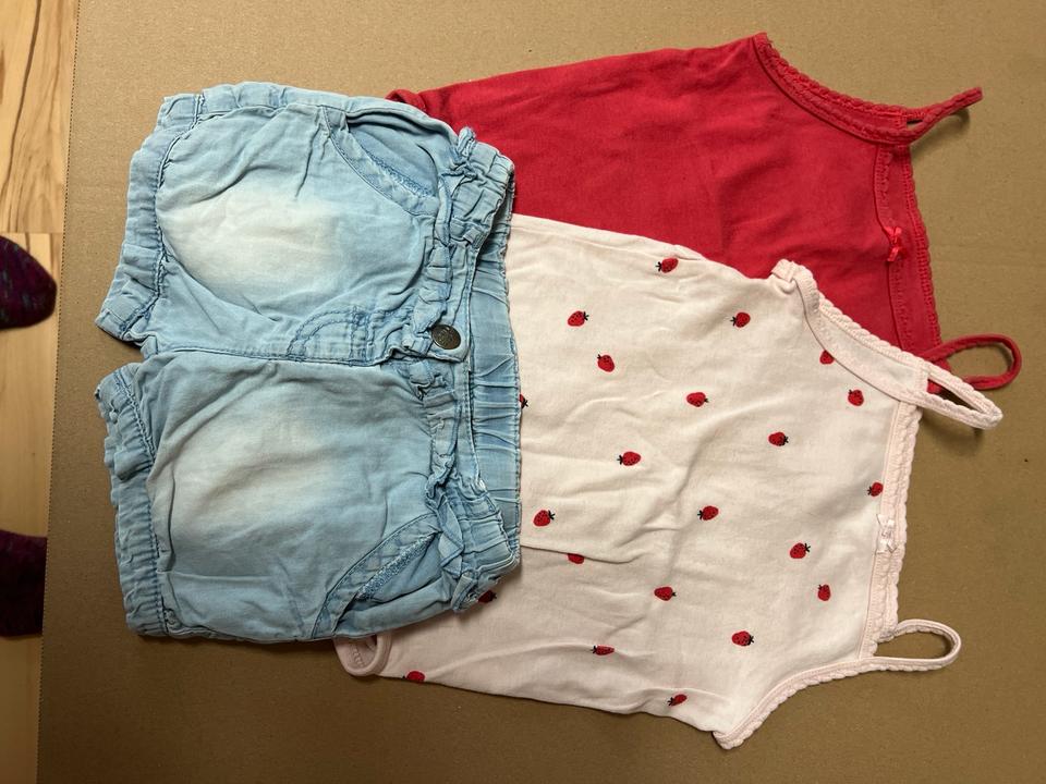 2 Träger Bodys Gr 98 Erdbeeren ❤️ h&m Bio Mädchen Sommer in Kirchhain