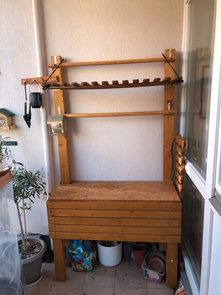 Hochbeet mit Abstellmöglichkeit und Hängemöglichkeit für Balkon in Unterschleißheim