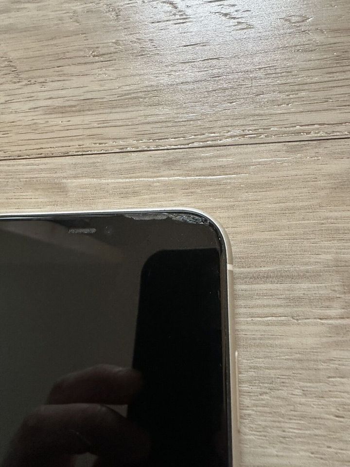 Apple iPhone 11 128 GB weiß oder 128 GB - Schwarz (Ohne Simlock in Norden