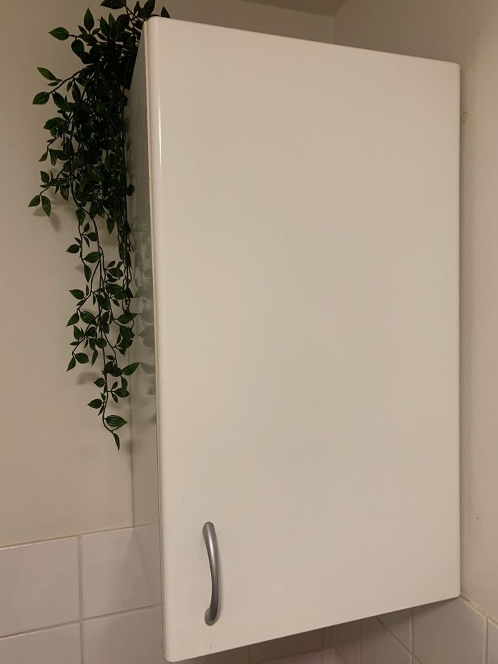 Badezimmer Hängeschrank weiß in Köln