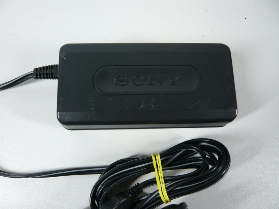 SONY Netzteil DC out = 8,4V 1,5A    AC Adaptor AC-L10A Adapter in Waldkraiburg