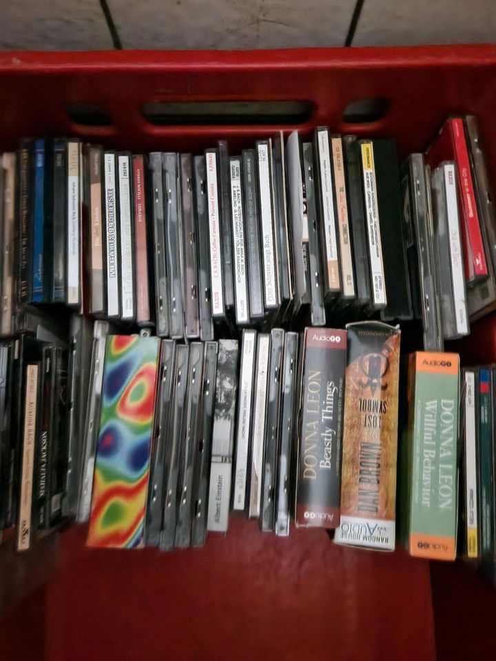 gut erhaltenen CDs in 3 Kisten mit ca. 650 Stück in Neuenrade