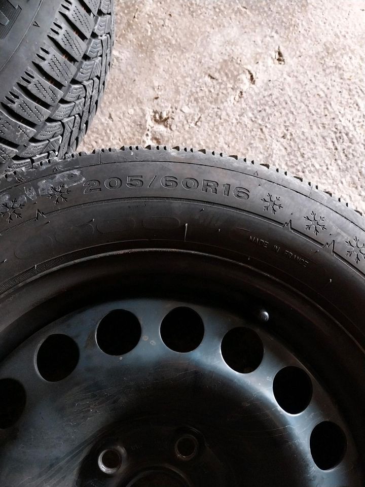 Winterreifen 205/60/R16 96H Dunlop Winter Sport 5 in Niestetal