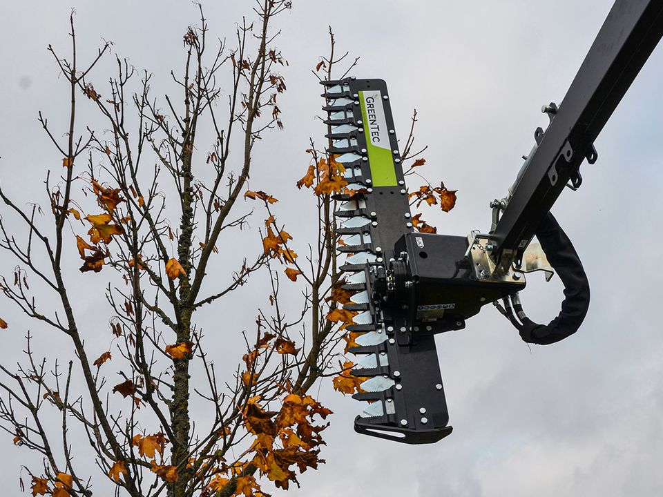 GREENTEC HS 212 Astschere /Heckenschere für Bagger /Radlader in Schmallenberg