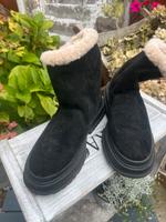ZARA Fell Boots Stiefelette Winter schwarz Gr 38 Niedersachsen - Langenhagen Vorschau