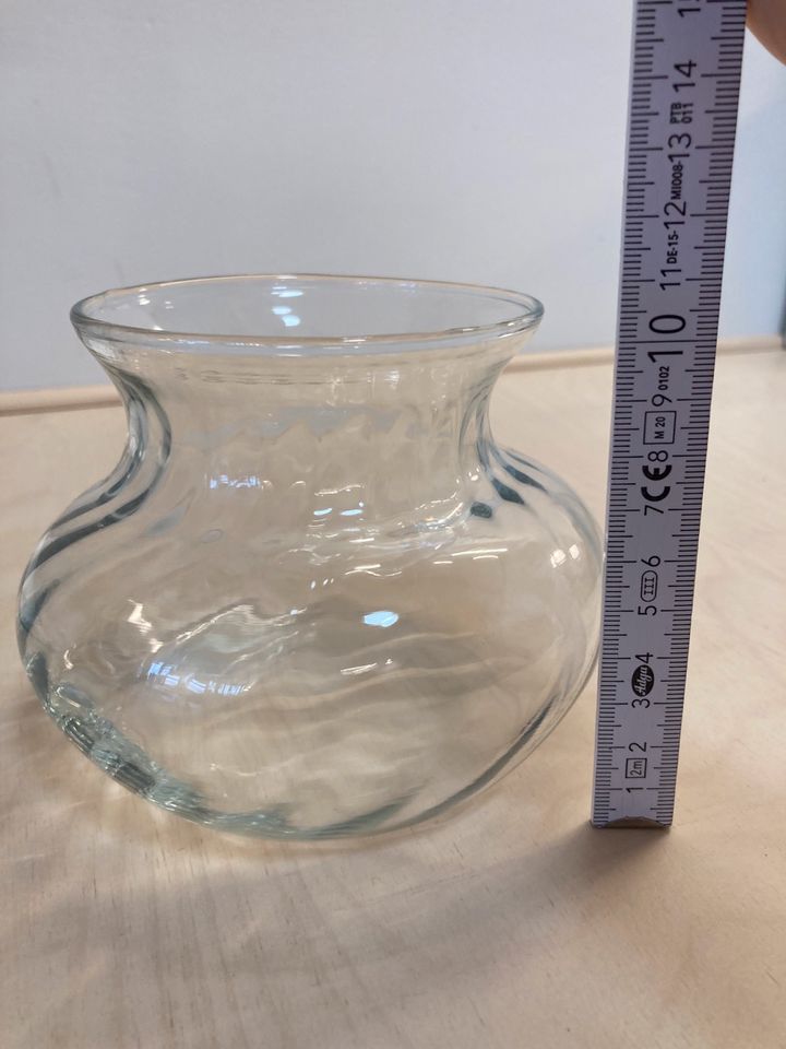 Glas Vase klein gedreht 10,5cm hoch in Hannover