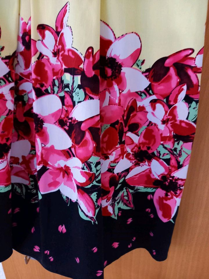 Kleid Laura Scott Gr. 34 Blumenmuster in Westerwaldkreis - Weltersburg |  eBay Kleinanzeigen ist jetzt Kleinanzeigen