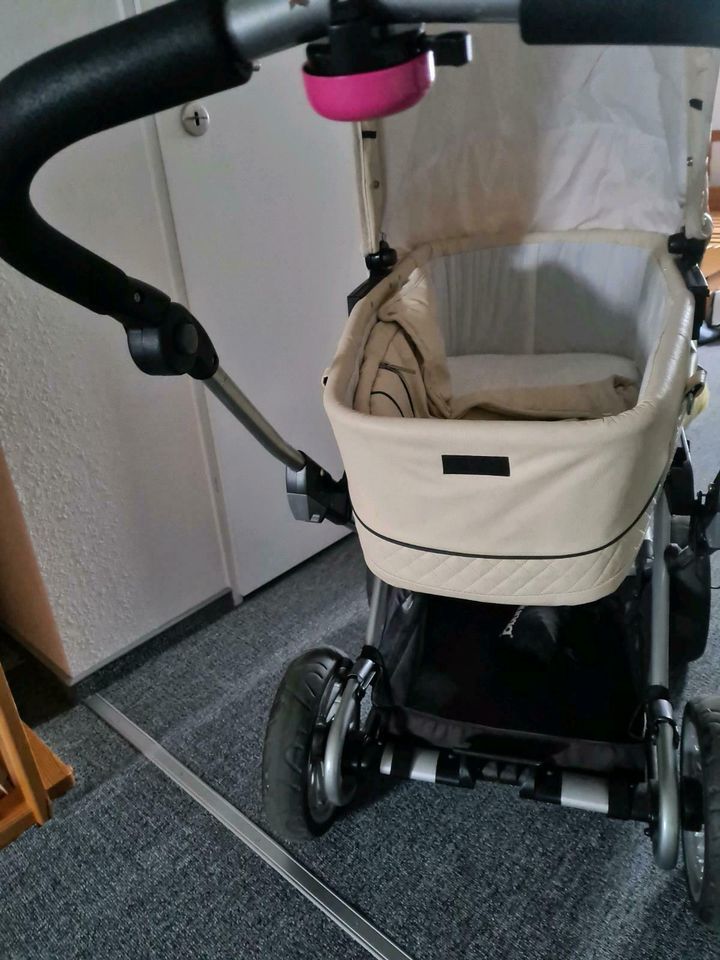 Wunderschöner Kinderwagen von Emmaljunga in Verden