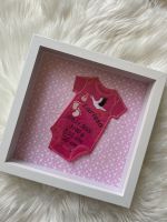 Bestickter Body Applikation im Rahmen Geschenk Geburt Baby Nordrhein-Westfalen - Herne Vorschau