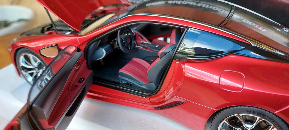 1:18 Lexus LC500 Metallic Red Dark Rose Interior AUTOart ovp in Berlin