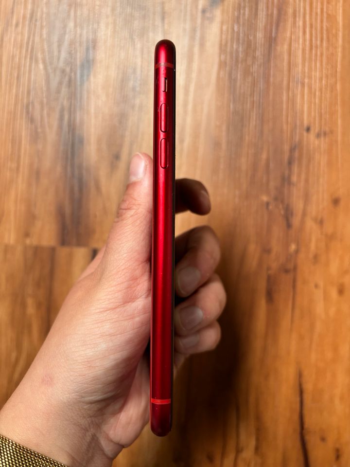 Apple iPhone XR in rot mit 64GB Speicherplatz + Hüllen/Folien in Meißen