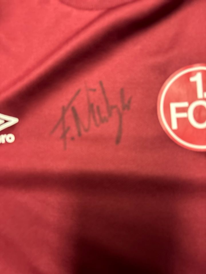 1 FCN Trikot mit Autogramm Gr 146 in Nürnberg (Mittelfr)