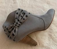 Stiefeletten  mit Nieten / Hell-Grau / Gr. 40 von La Strada Leipzig - Dölitz-Dösen Vorschau