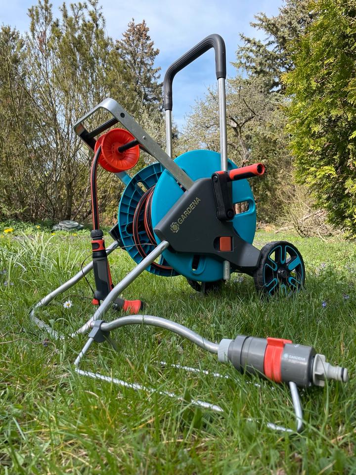 Gardena Schlauchwagen mit Schlauch, Brause und Rasensprinkler in Leipzig