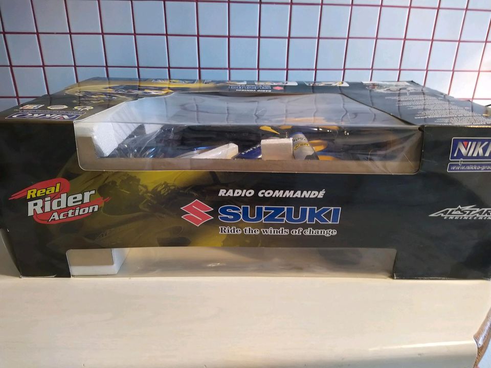 Suzuki GSX-R Troy Corser 1:5 RC in Elmshorn