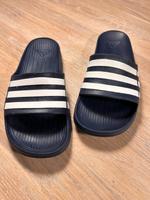 adidas Adilette Badelatschen - Größe 41 - 8 UK -  Herren Kiel - Hassee-Vieburg Vorschau