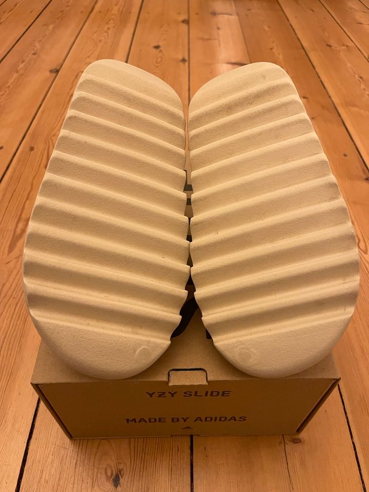 Yeezy Slide bone Originals Adidas US8, Gr 42 in Berlin