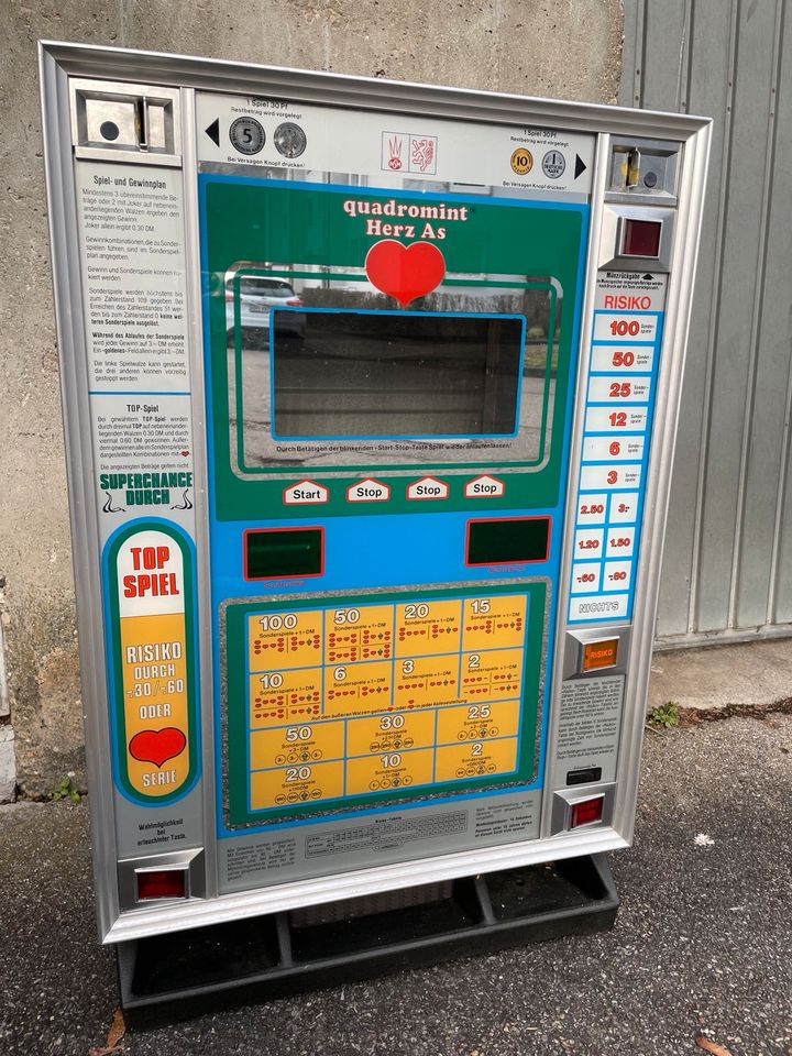 Alter Spielautomat Gehäuse Glas in Bad Urach