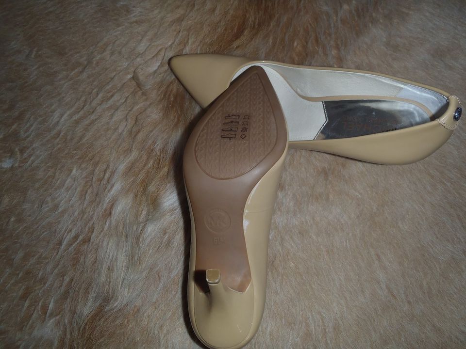 Michael Kors Damen Pumps Beige Lack Gr. 39,5 ca. 8cm Absatz in Nauen