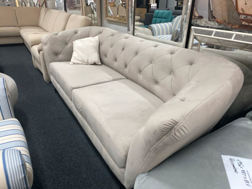 Sofa Couch 3-4 Sitzer Samt Chesterfield Kenzo Möbel UVP 999€ in Alsfeld
