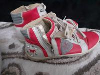 Schicke rote Mustang Damensneaker Sachsen - Görlitz Vorschau