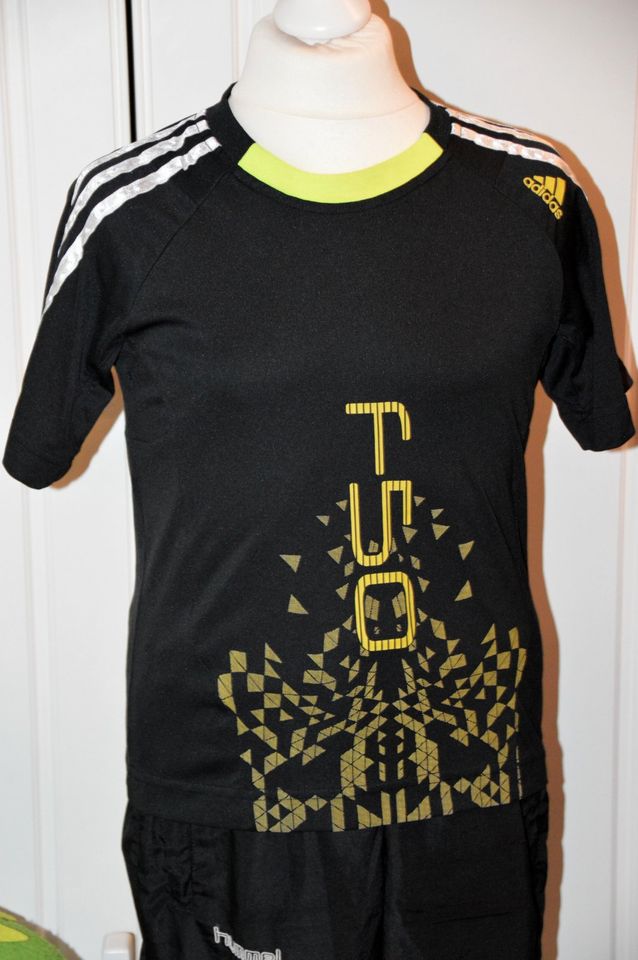 Adidas hippes T-Shirt Sportshirt Kurzarmshirt Shirt 7-8y 122 128 in Heppenheim (Bergstraße)