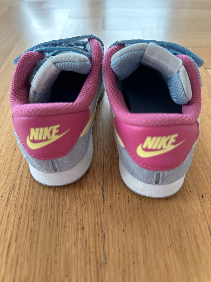 Nike Sneaker Kinder Gr. 27 in Düsseldorf