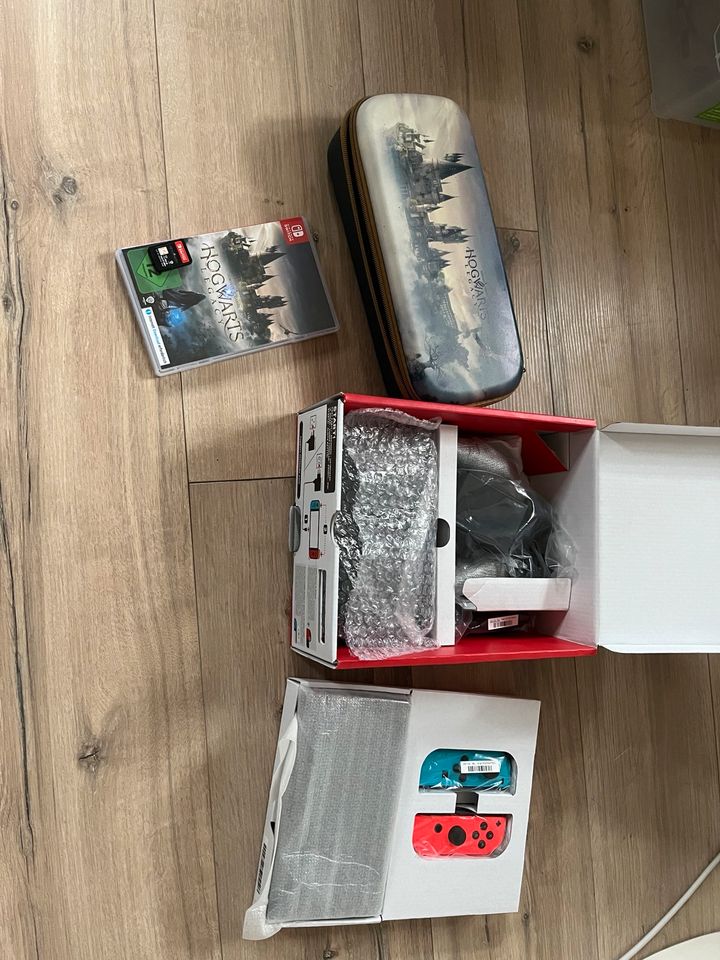 Nintendo Switch OLED Harry Potter Bundle in Büchenbach