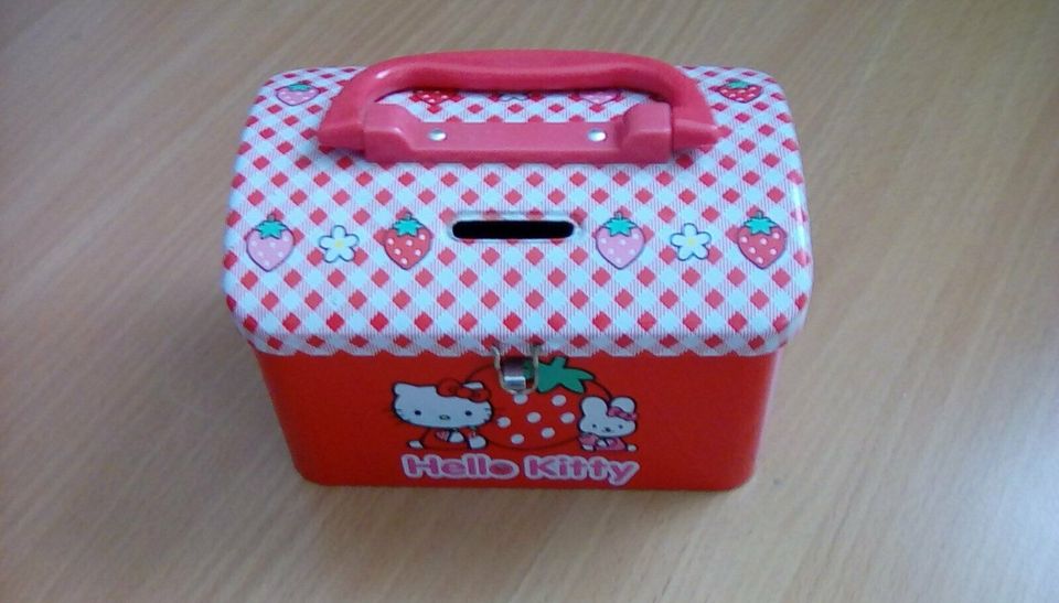 Hello Kitty -Paket mit Mängeln in Euskirchen