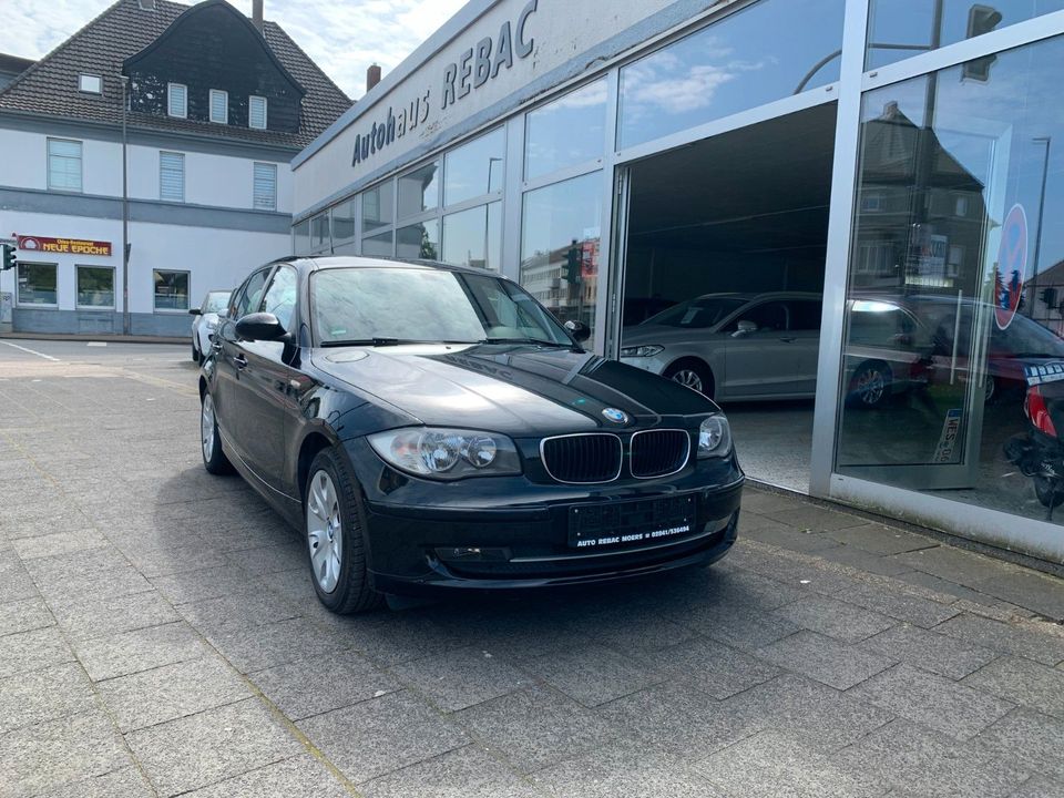 BMW 118 Baureihe 1 Lim. 118i    AUTOMATIC in Moers