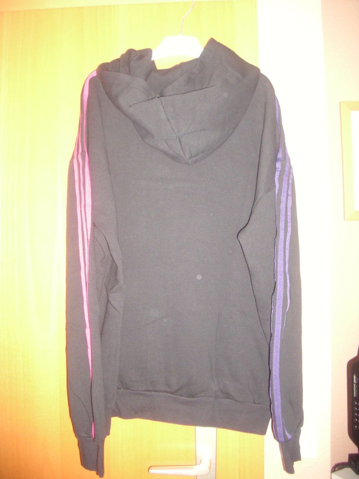 adidas Hoodie in Größe M (ungetragen) in Wustermark