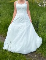 Hochzeitskleid inklusive Reifrock, Diadem & Stoffreste: Größe 42 Rheinland-Pfalz - Burgbrohl Vorschau