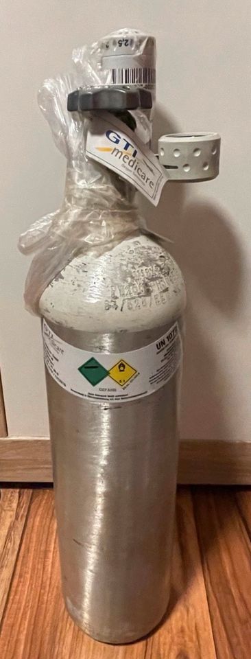 2 Sauerstoffflasche 1,8L (gefühlt) Druckminderer(OV) in Bad Honnef