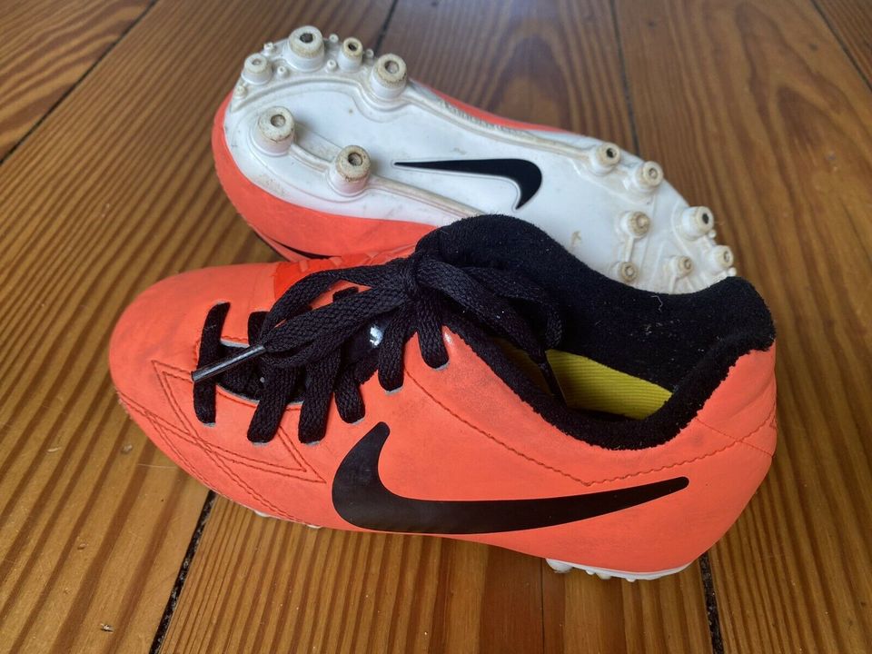 Fußballschuhe NIKE in Größe 28,5 in Hamburg