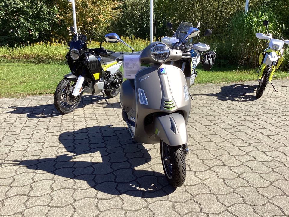 Vespa GTS SUPER TECH 300 in Nordhorn